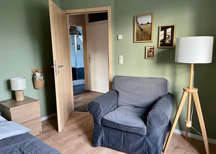 Kurz Vor Berlin هوبيغارْتْنْ